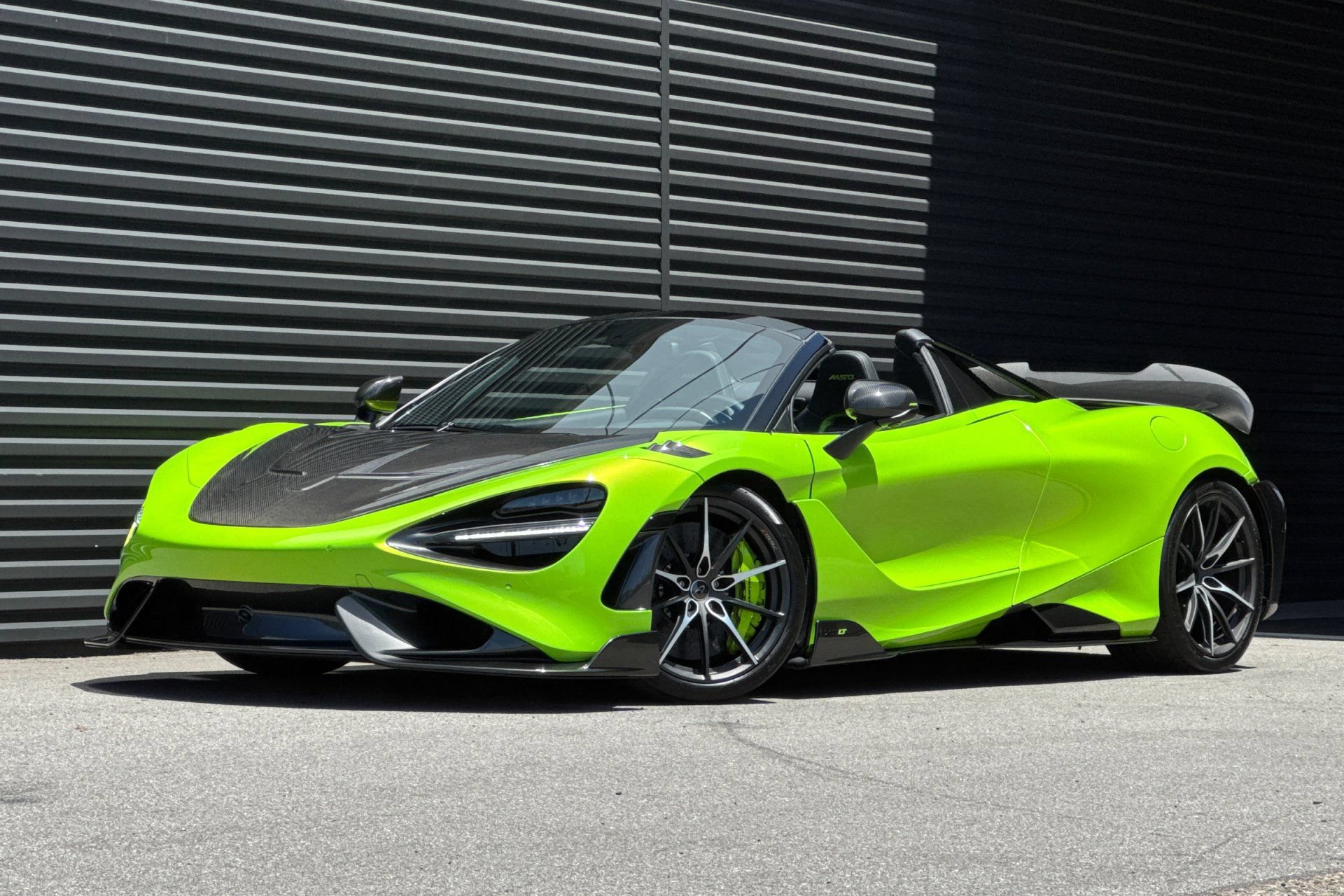 Used 2022 McLaren 765LT RWD image 1