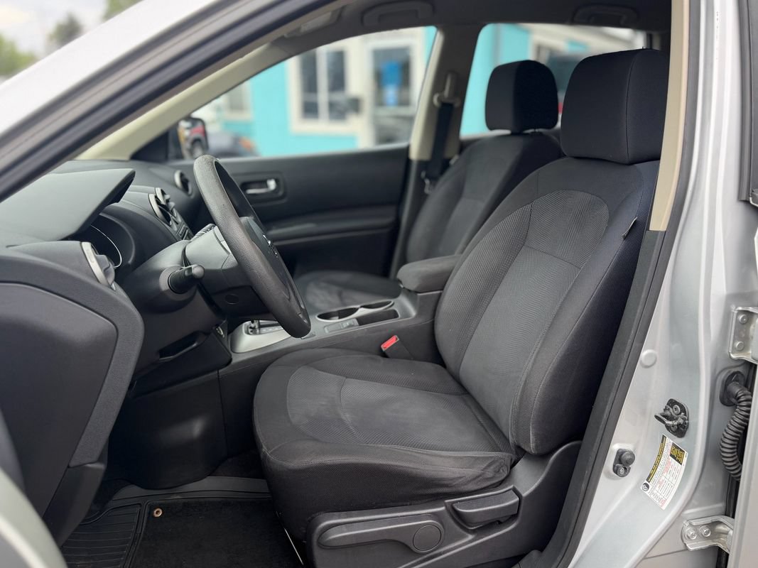 Used 2015 Nissan Rogue S AWD/4WD image 10