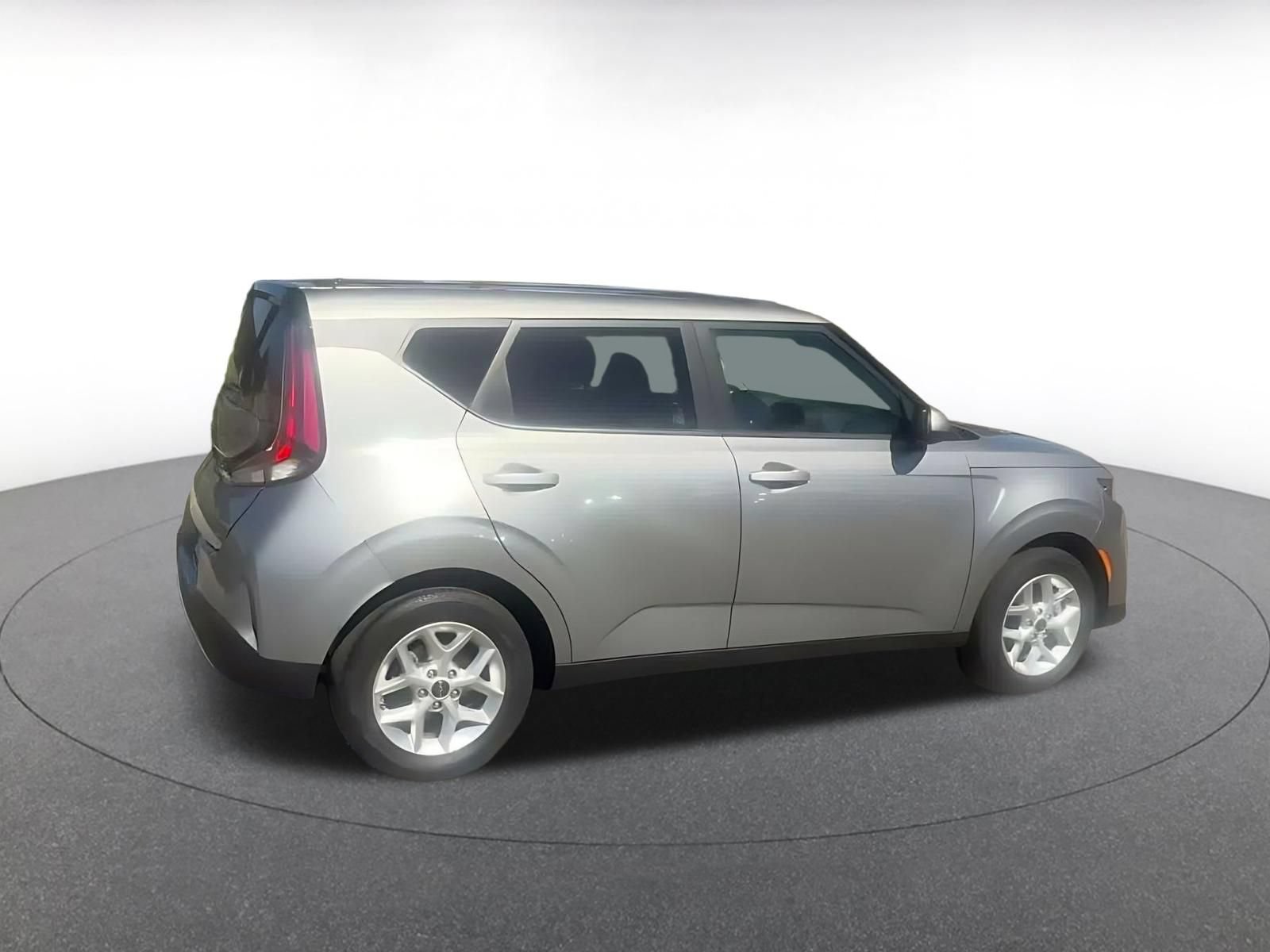 Used 2025 Kia Soul LX w/ LX Technology Package FWD image 12