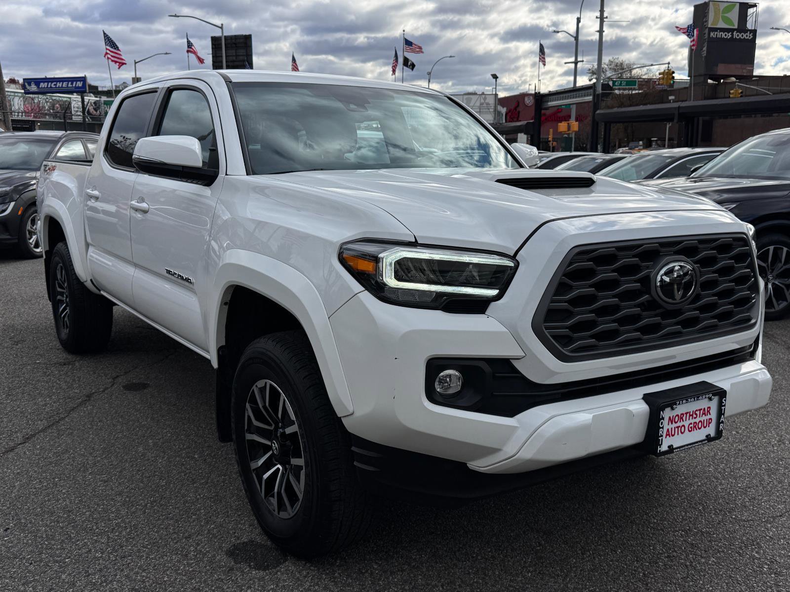 Used 2023 Toyota Tacoma TRD Sport image 3