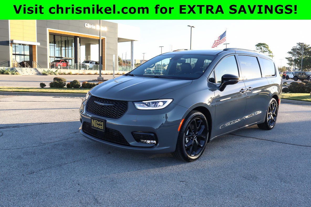 New 2025 Chrysler Pacifica Limited