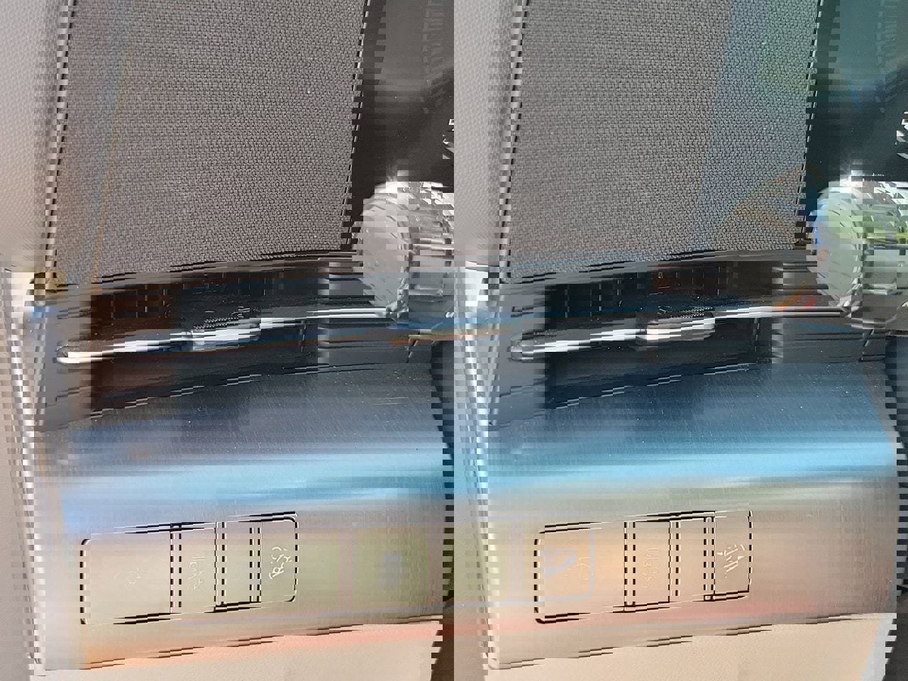 Used 2025 Hyundai Kona SEL FWD image 30