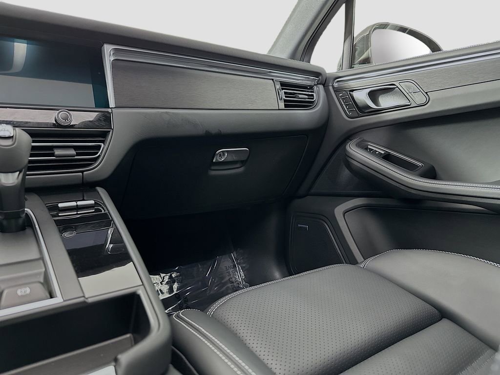 New 2026 Porsche Macan GTS image 26