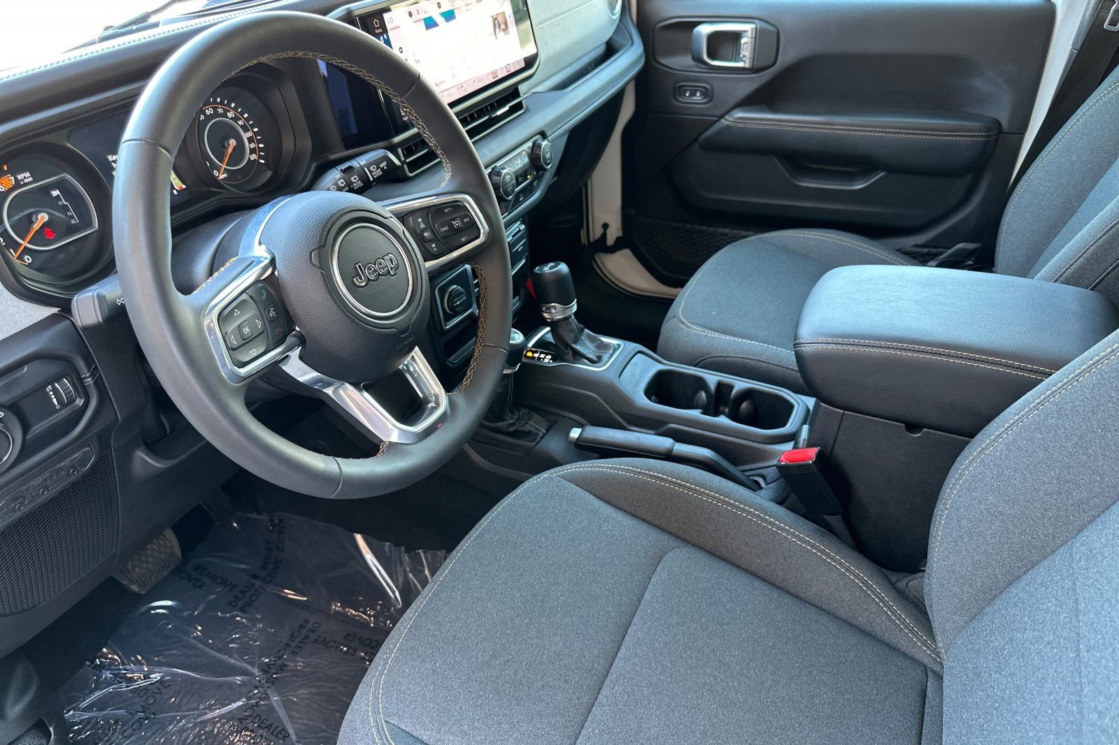 Used 2025 Jeep Wrangler Sahara image 10