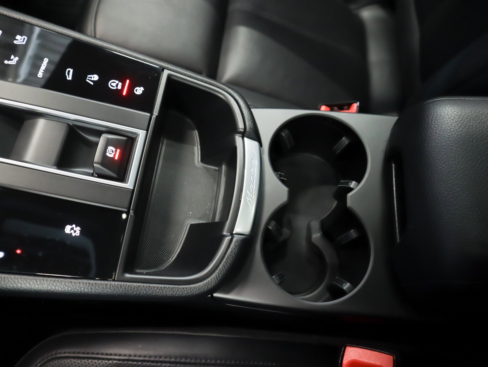 Certified 2022 Porsche Macan AWD/4WD image 16