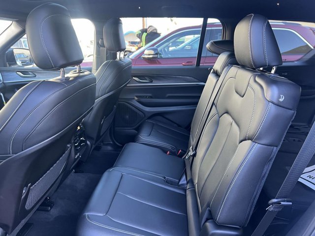 Used 2025 Jeep Grand Cherokee L Limited image 9