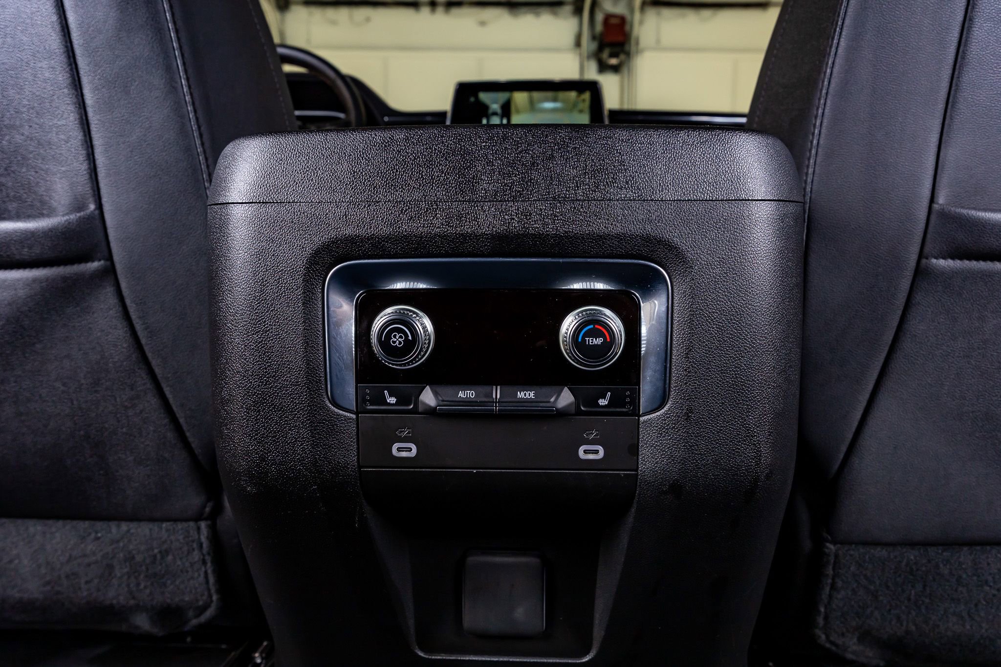 Used 2023 GMC Yukon AT4 w/ Technology Package AWD/4WD image 33