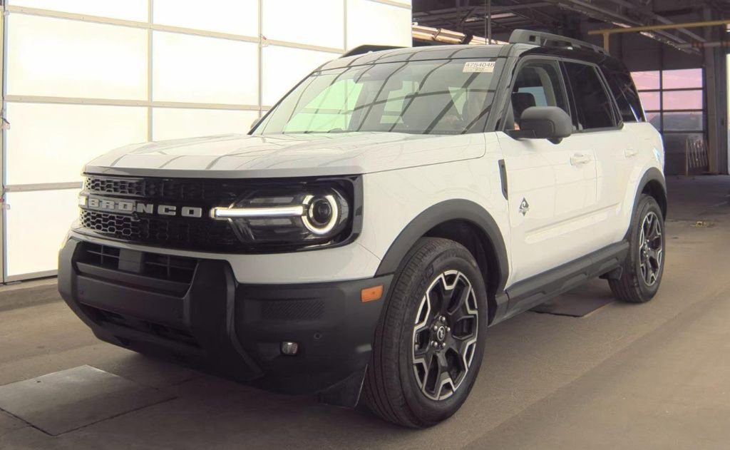 Used 2025 Ford Bronco Sport Outer Banks w/ Outer Banks Tech Package+ image 2