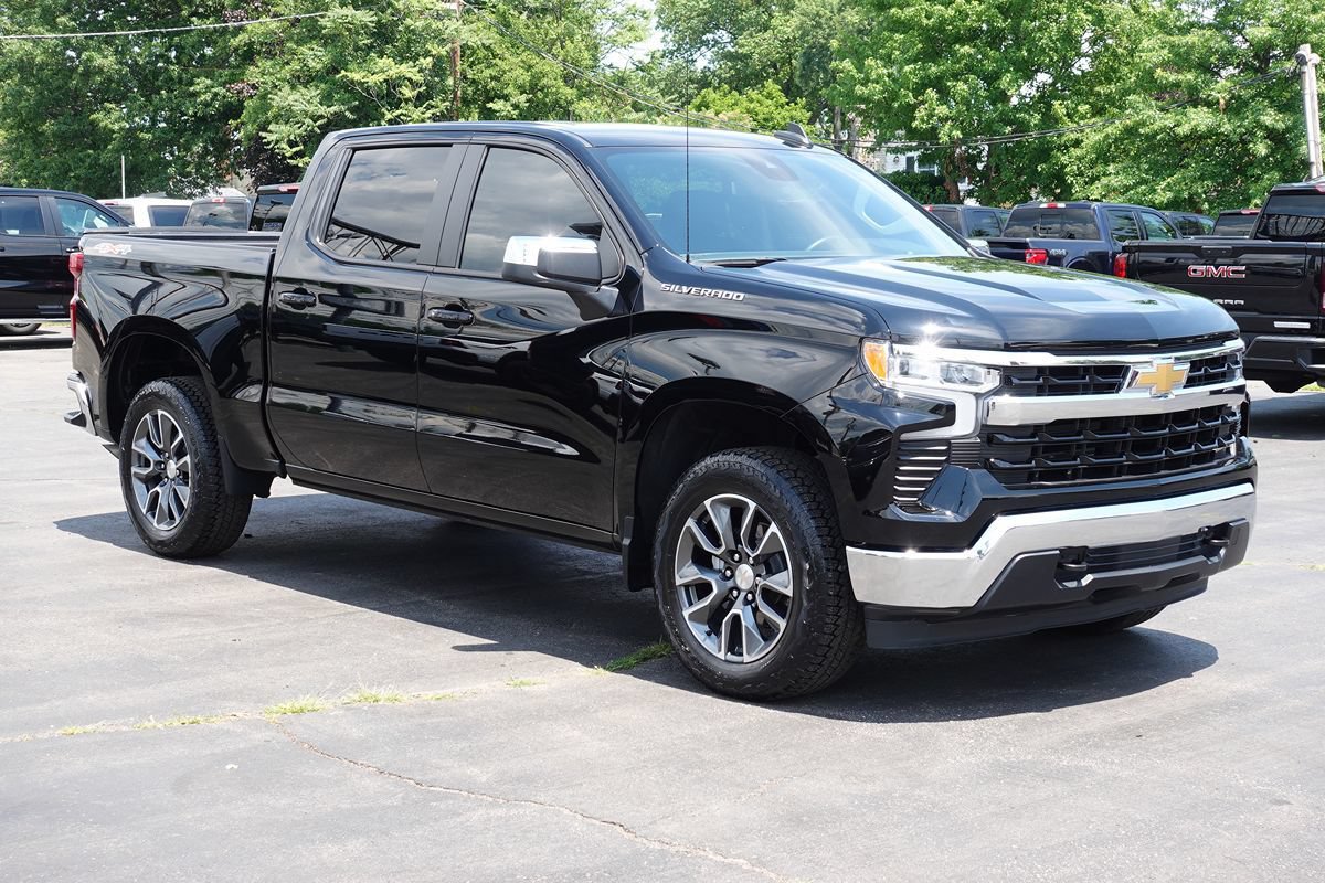 Used 2024 Chevrolet Silverado 1500 LT AWD/4WD image 4