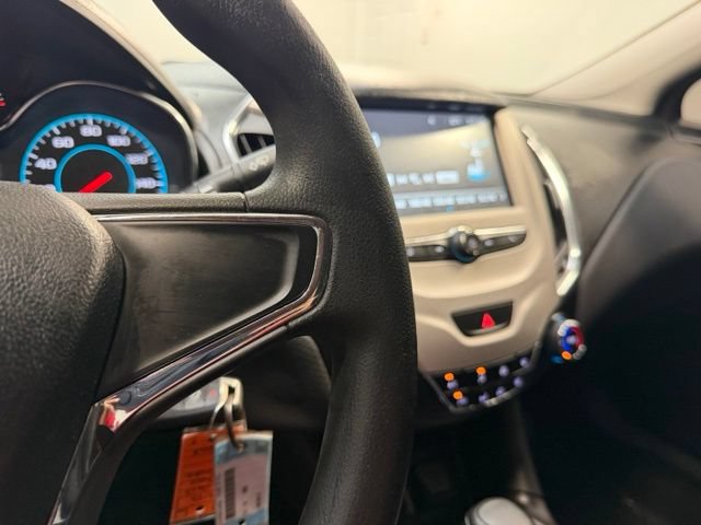 Used 2017 Chevrolet Cruze LS FWD image 17