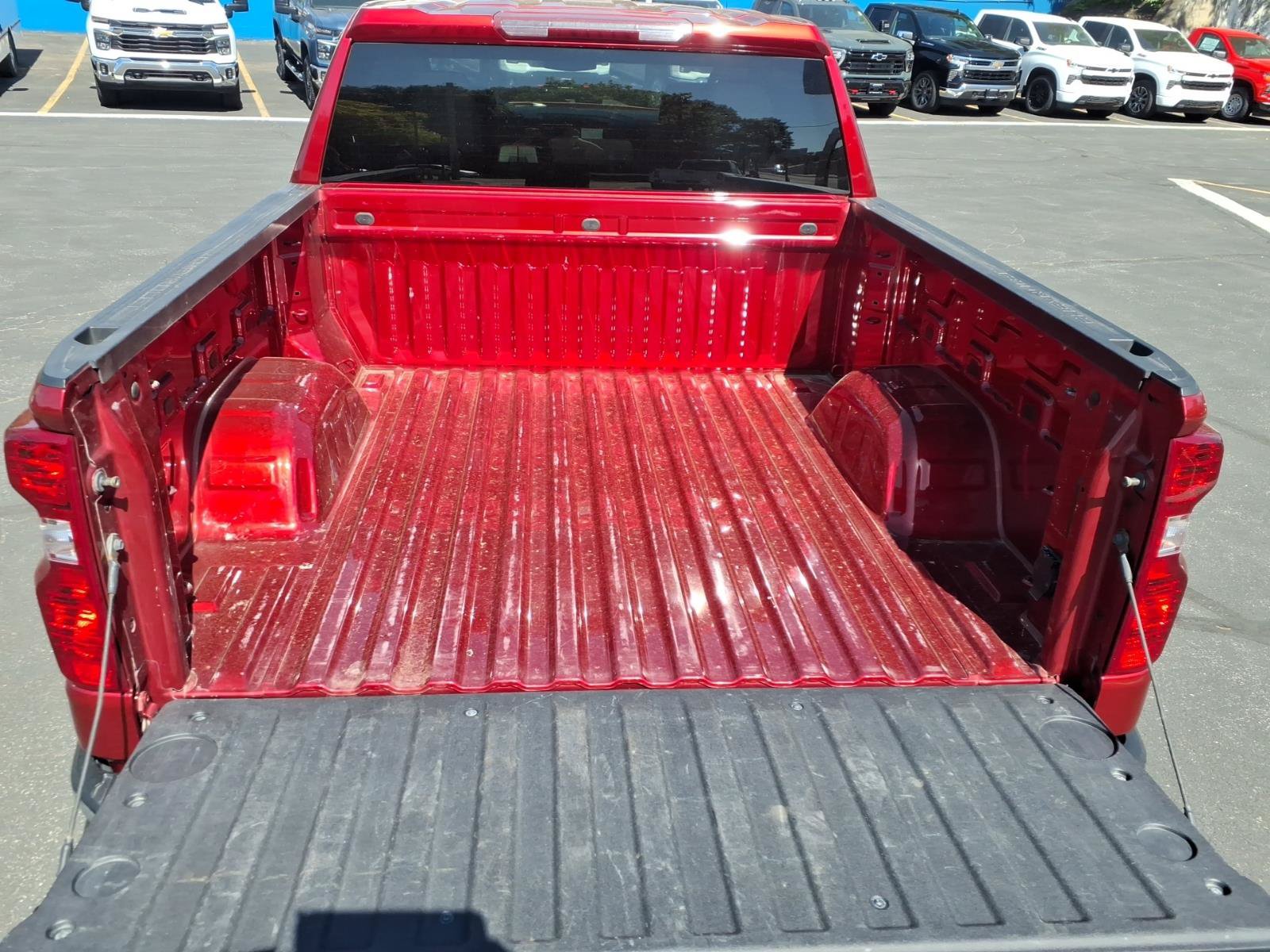 Used 2023 Chevrolet Silverado 1500 LT w/ Z71 Off-Road Package AWD/4WD image 19