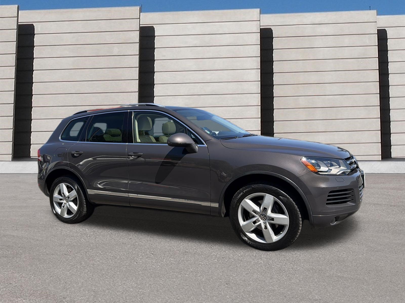 Used 2012 Volkswagen Touareg TDI AWD/4WD image 6