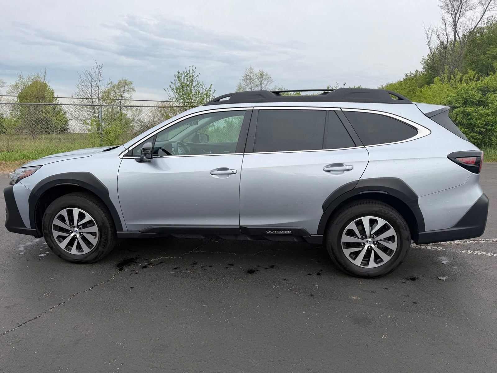 Certified 2023 Subaru Outback Premium AWD/4WD image 10