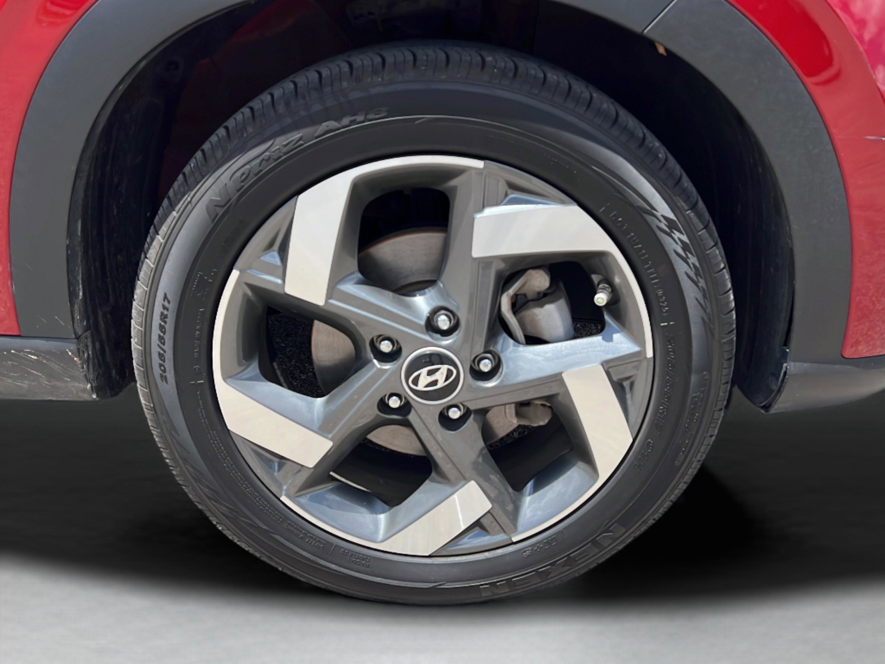 Used 2023 Hyundai Venue SEL FWD image 10