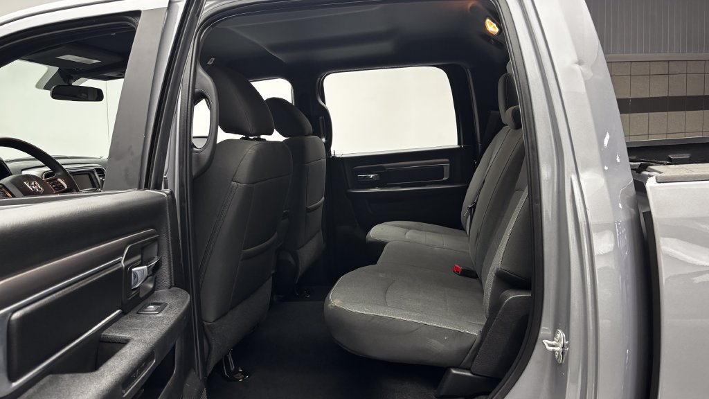 Used 2024 RAM 1500 Warlock AWD/4WD image 31