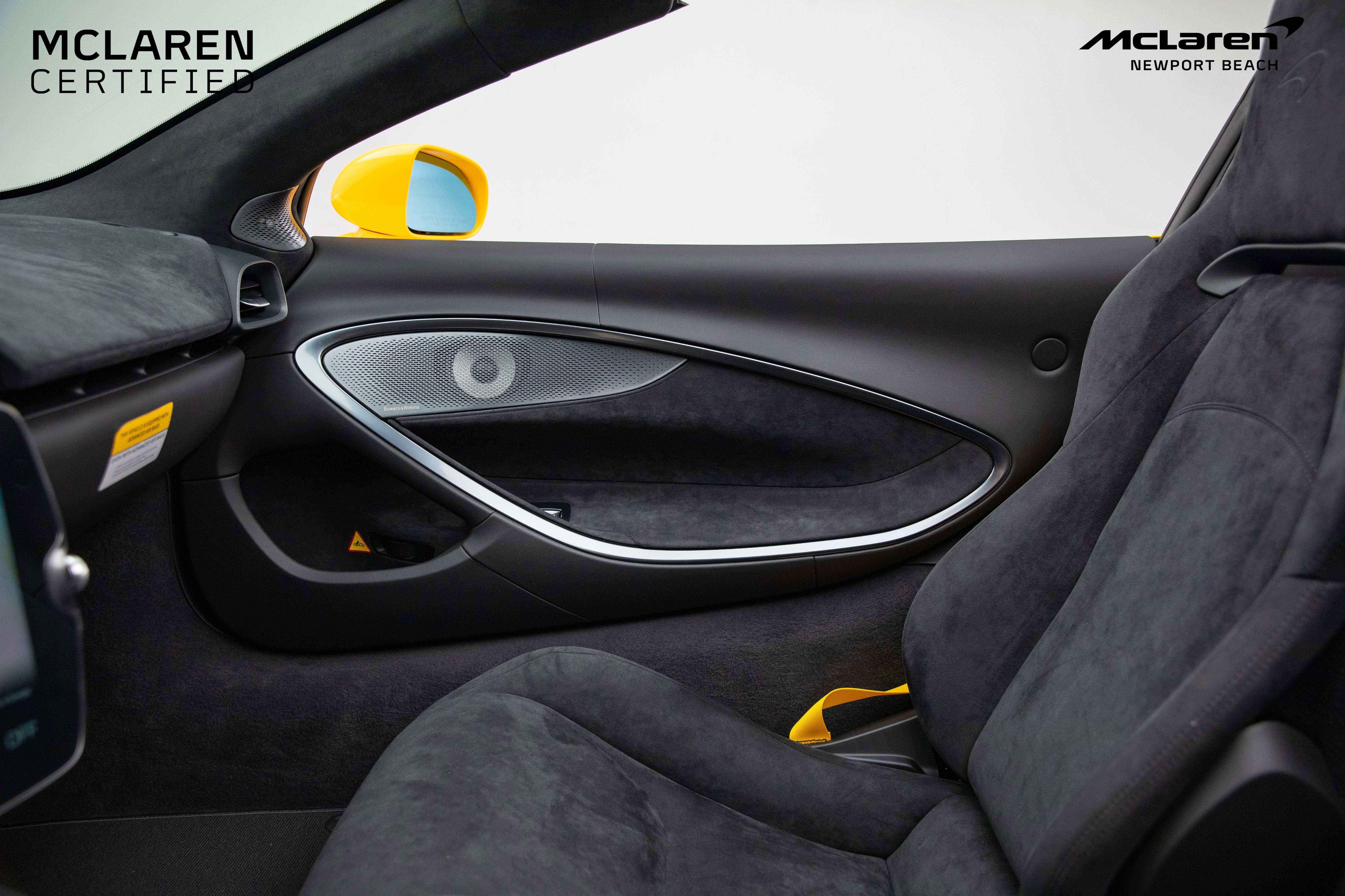 Used 2025 McLaren Artura Spider image 33