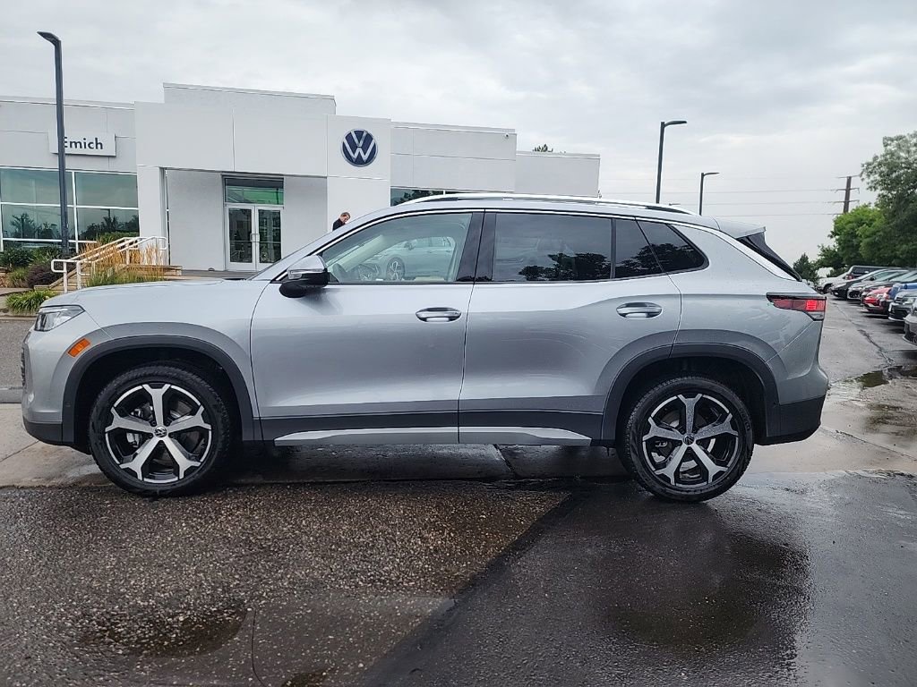 New 2025 Volkswagen Tiguan SE image 2