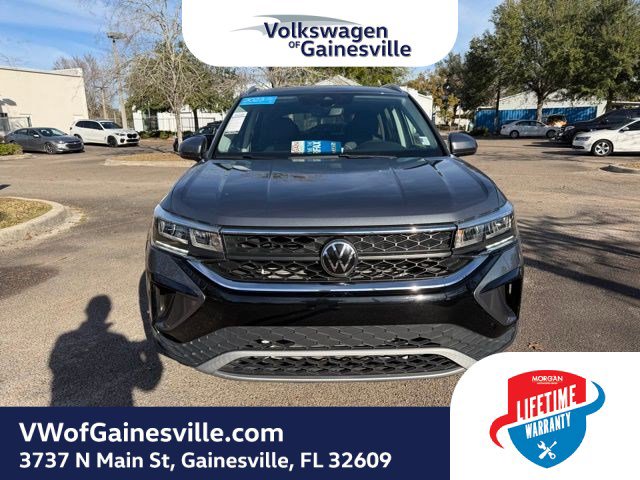Certified 2023 Volkswagen Taos SE image 2