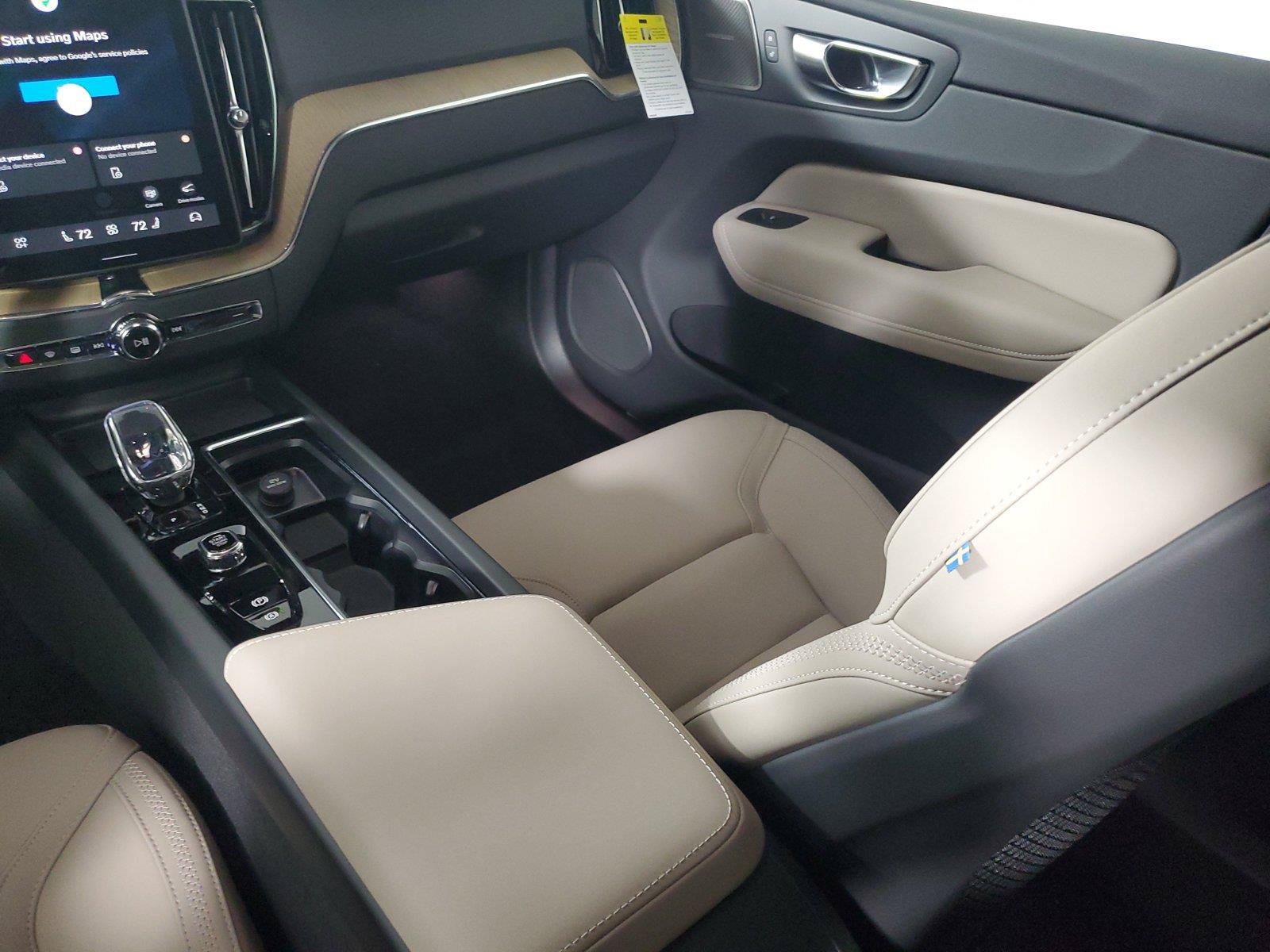 New 2027 Volvo XC60 B5 Plus AWD/4WD image 17