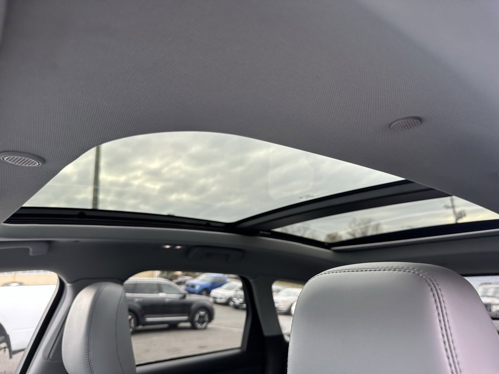 Used 2021 Lincoln Corsair AWD w/ Premium Package image 7