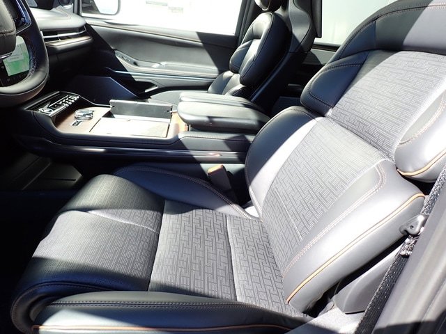 New 2025 Lincoln Navigator Black Label AWD/4WD image 22