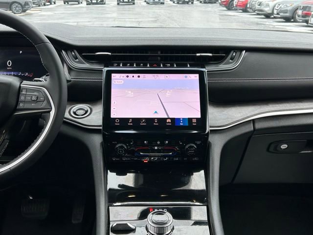 Used 2023 Jeep Grand Cherokee Limited w/ Luxury Tech Group II image 22