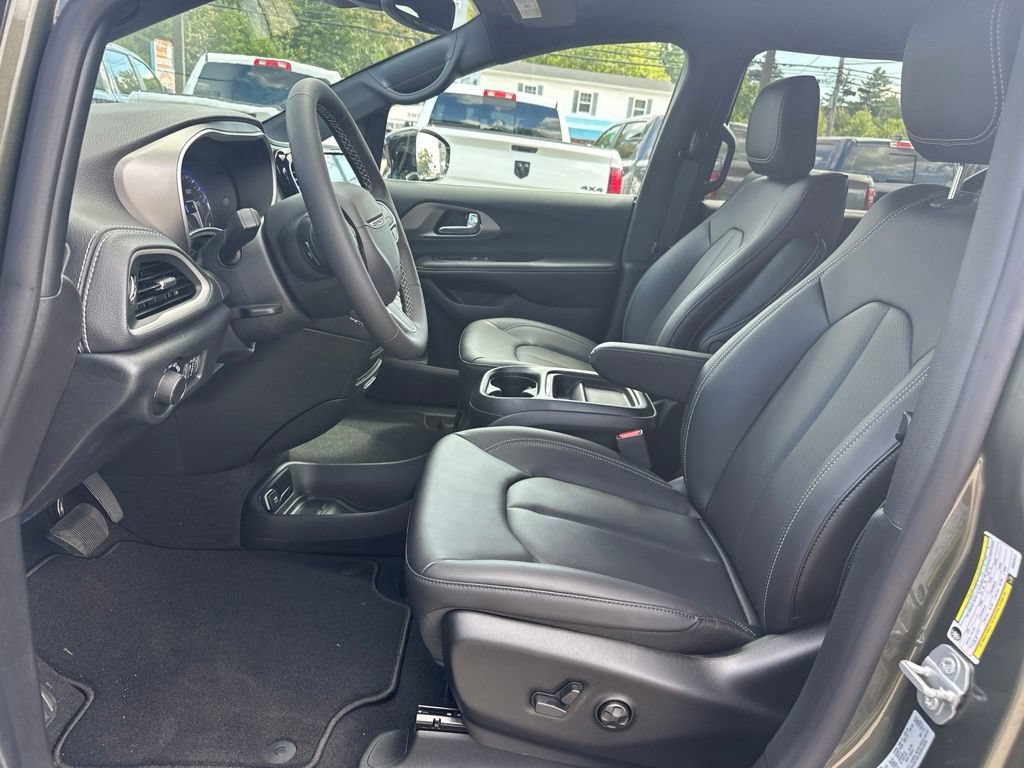 New 2027 Chrysler Pacifica Select AWD/4WD image 9