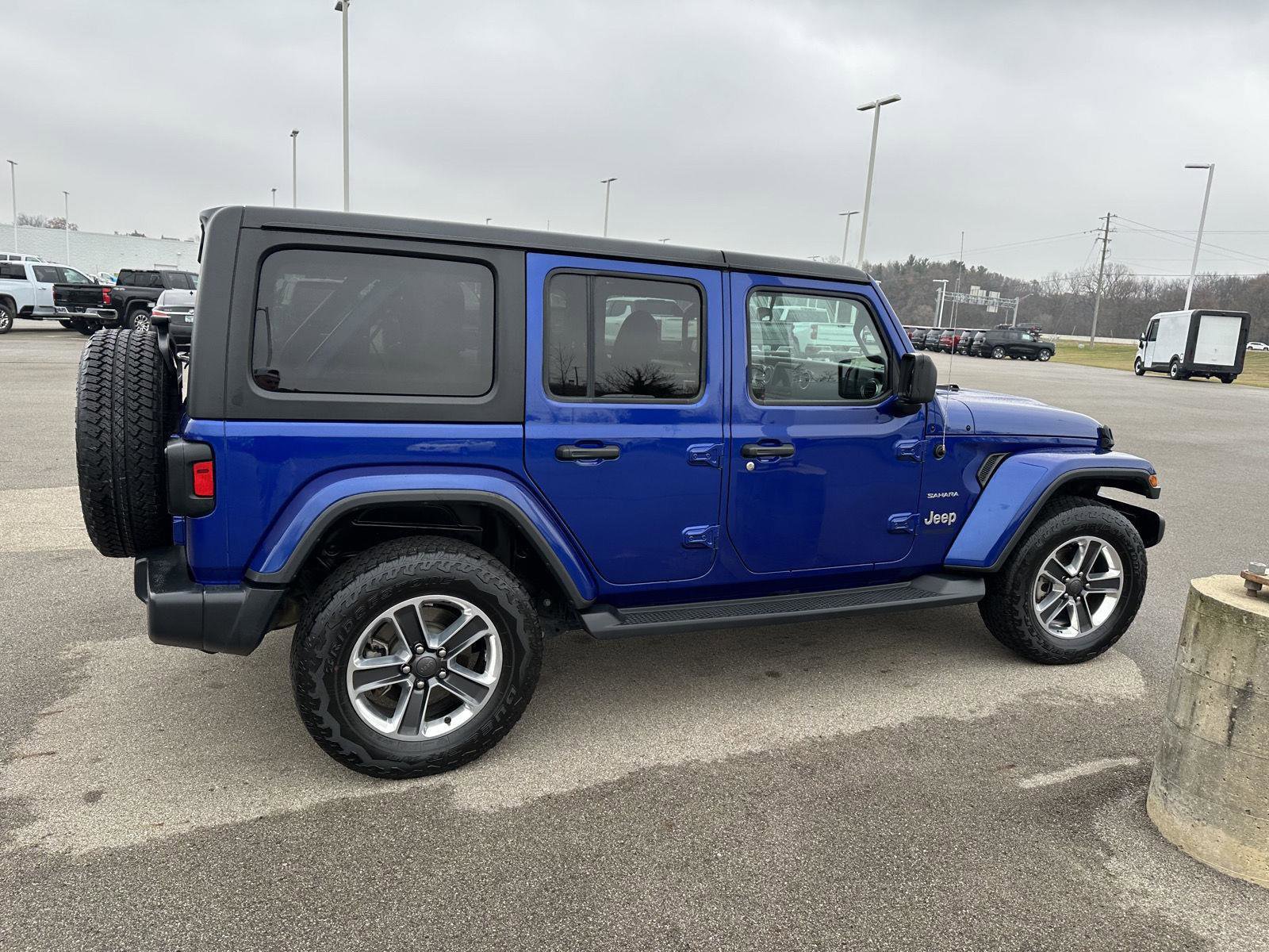 Used 2018 Jeep Wrangler Unlimited Sahara w/ Cold Weather Group image 12