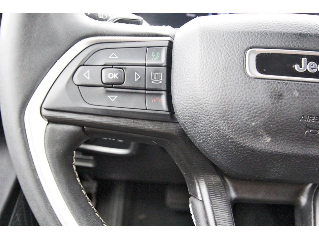 Used 2024 Jeep Grand Cherokee L Laredo image 13