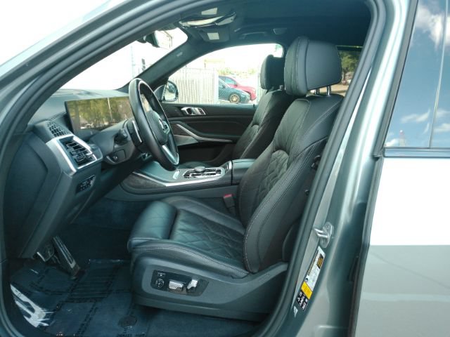 Used 2023 BMW X7 xDrive40i w/ M Sport Package AWD/4WD image 17