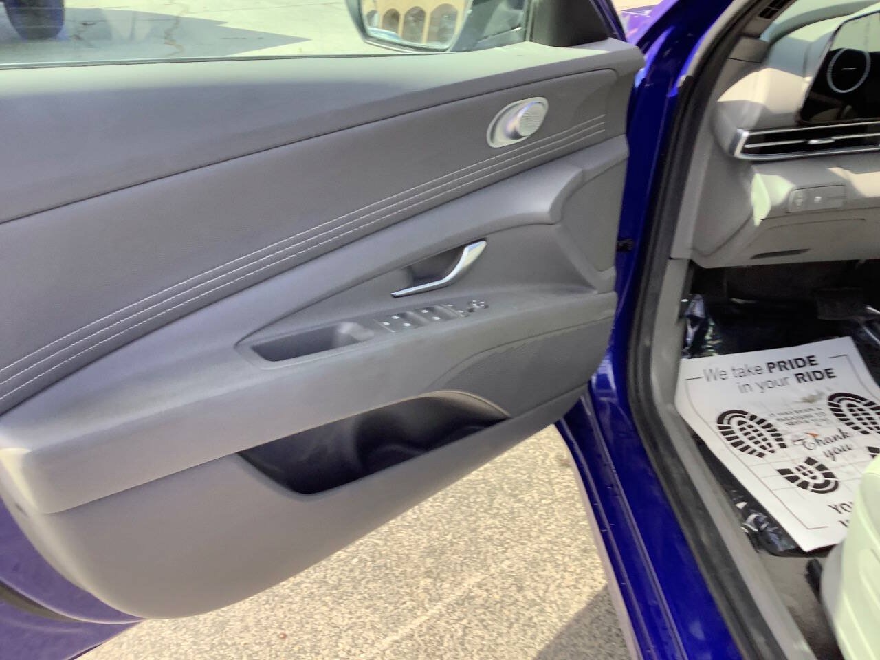 Used 2025 Hyundai Elantra SEL FWD image 27