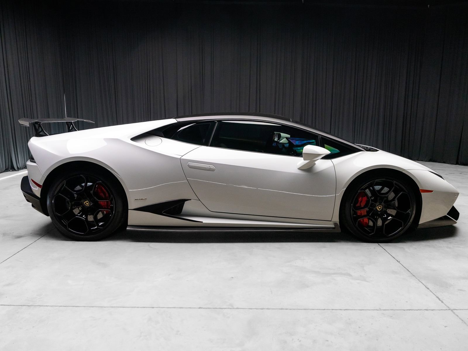 Used 2016 Lamborghini Huracan LP 610-4 AWD/4WD image 16