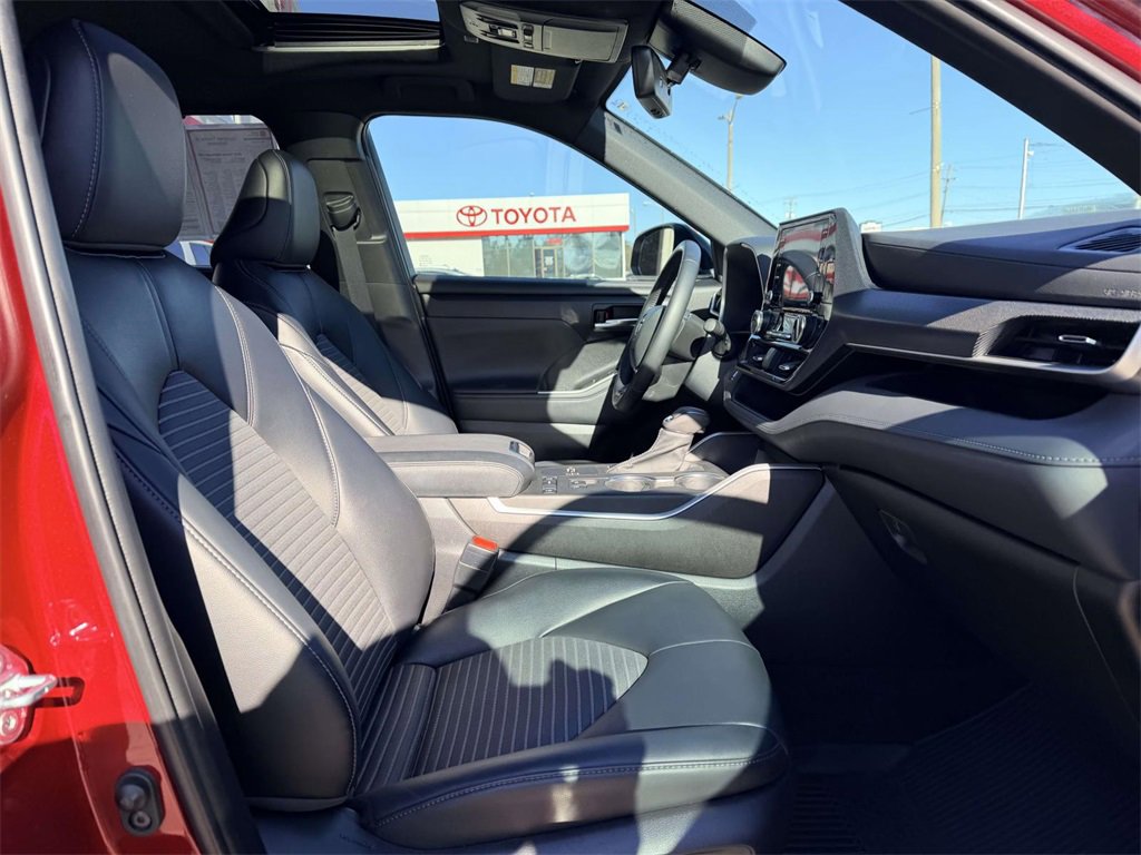 Certified 2022 Toyota Highlander XSE image 13