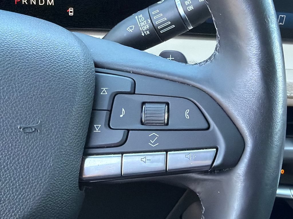Used 2024 Cadillac XT4 Luxury w/ Cold Weather Package FWD image 26