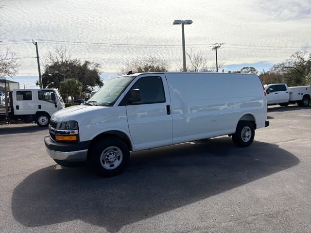 New 2025 Chevrolet Express 2500 Work Van 3D Extended Cargo Van w/ Driver Convenience Package RWD image 3
