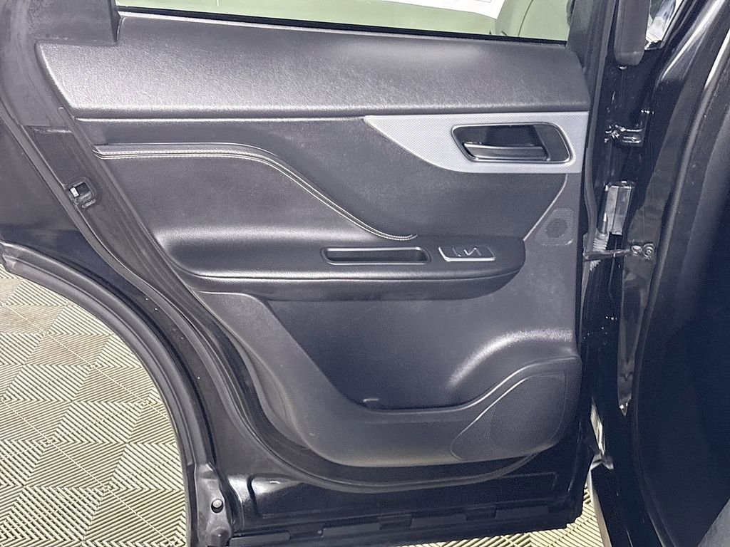 Used 2017 Jaguar F-PACE S image 20