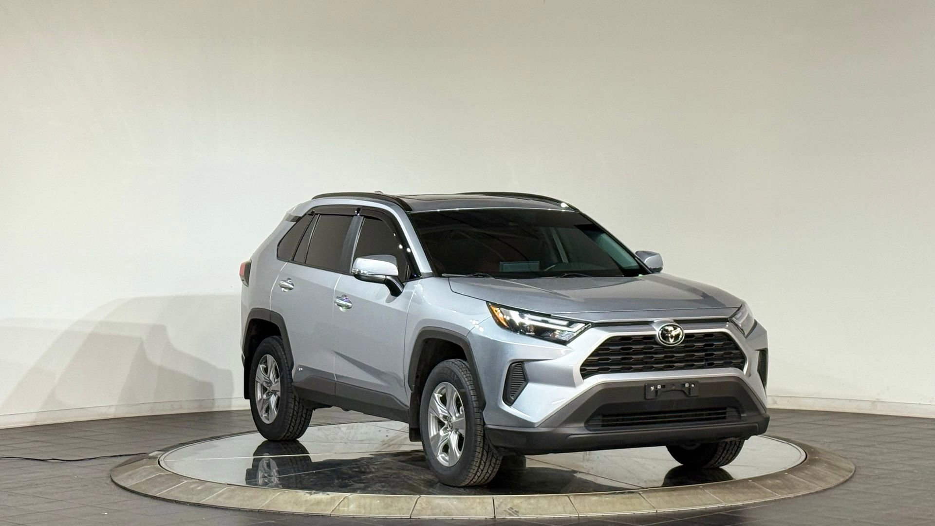 Used 2025 Toyota RAV4 XLE w/ Convenience Package video 2