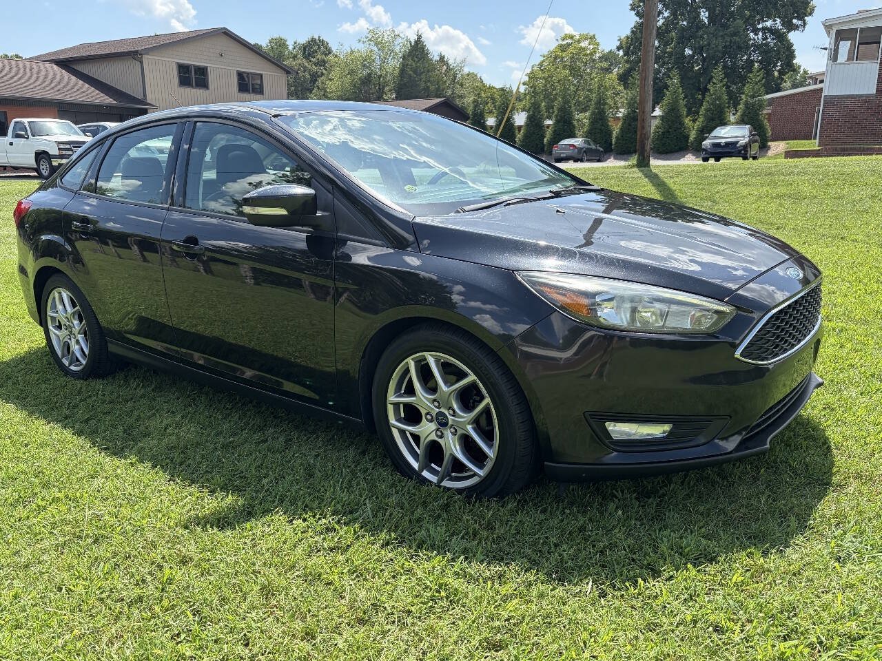 Used 2015 Ford Focus SE w/ Equipment Group 201A FWD image 4