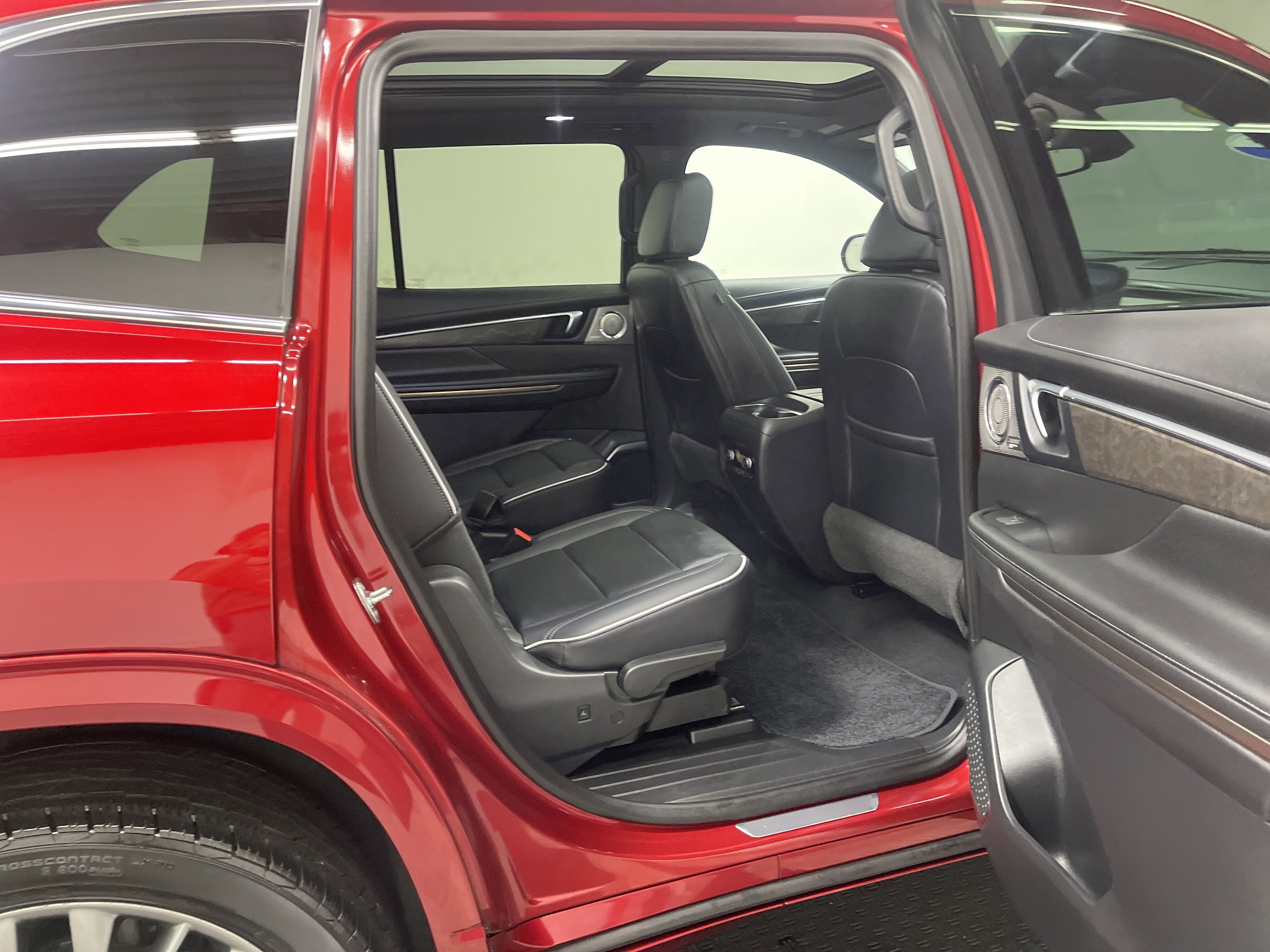 Used 2025 Buick Enclave Avenir FWD image 21