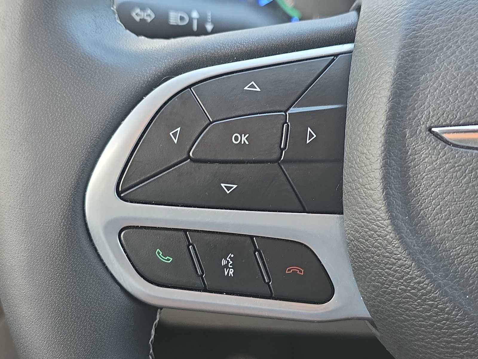 Used 2022 Chrysler Pacifica Touring-L image 27