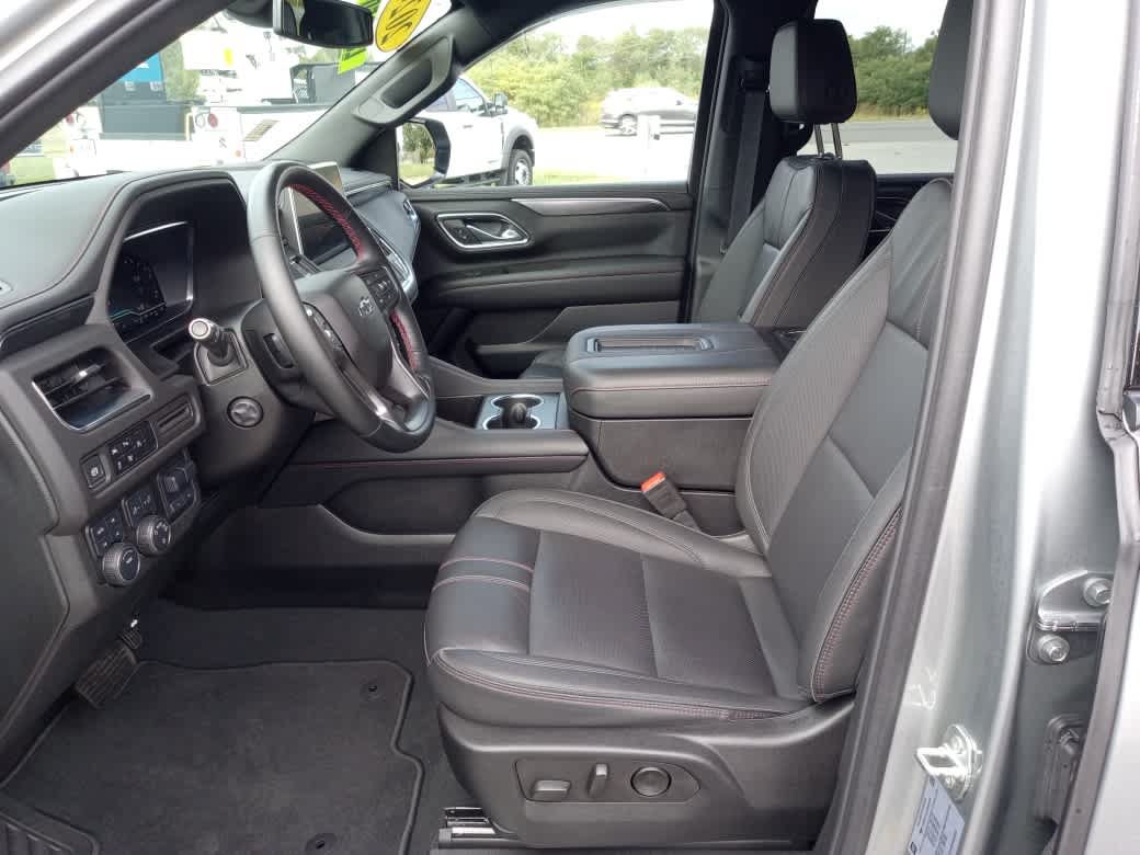 Used 2024 Chevrolet Suburban RST w/ Luxury Package AWD/4WD image 13