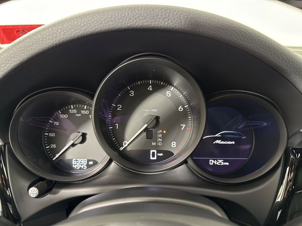 Certified 2025 Porsche Macan image 37