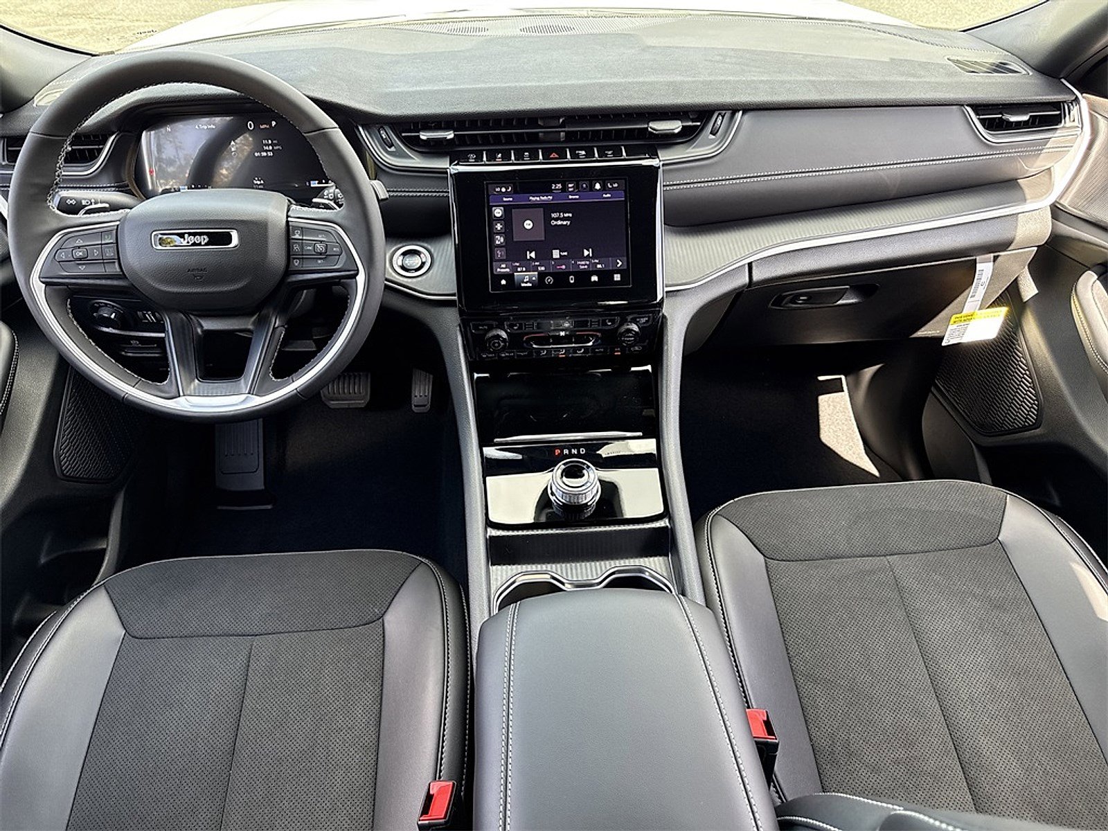 New 2025 Jeep Grand Cherokee L Altitude AWD/4WD image 5