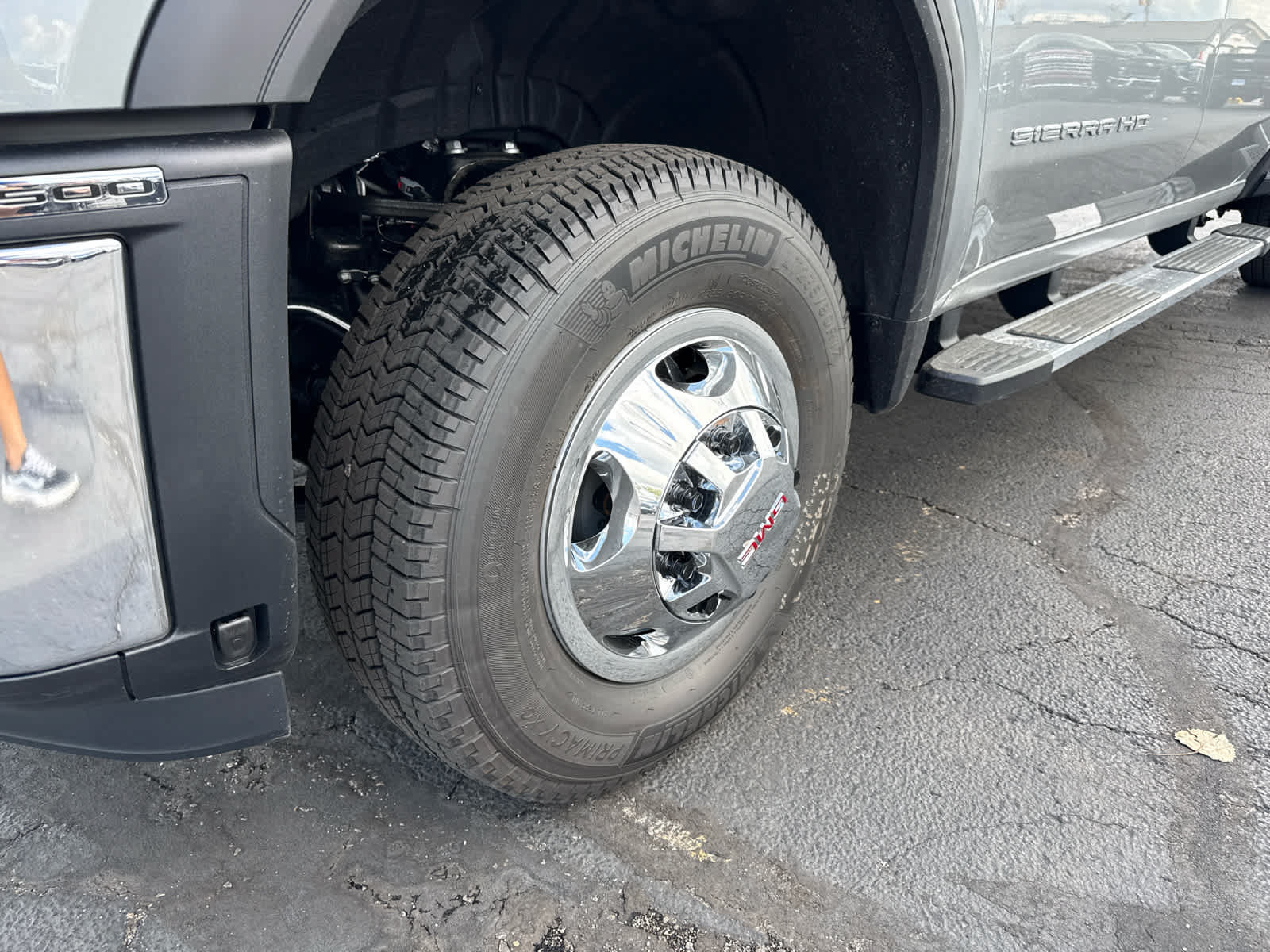 New 2026 GMC Sierra 3500 SLE w/ Preferred Package AWD/4WD image 9
