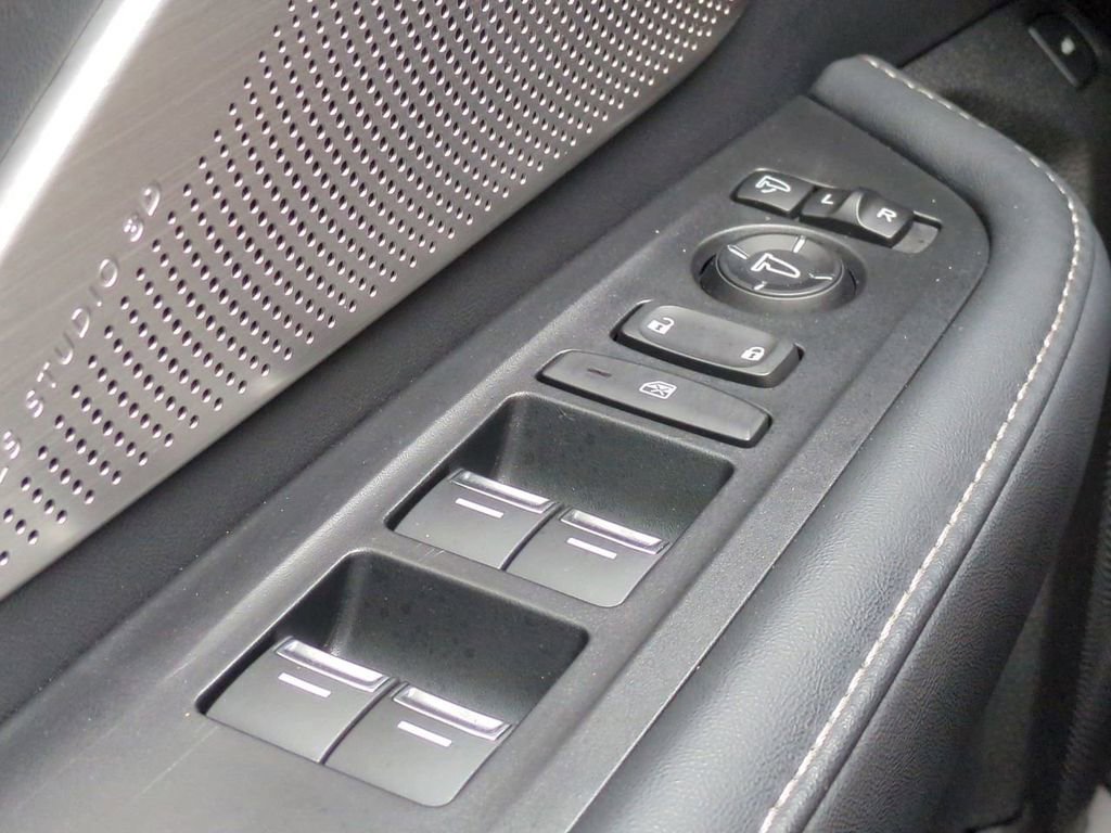 Certified 2025 Acura RDX SH-AWD w/ Advance Package image 24