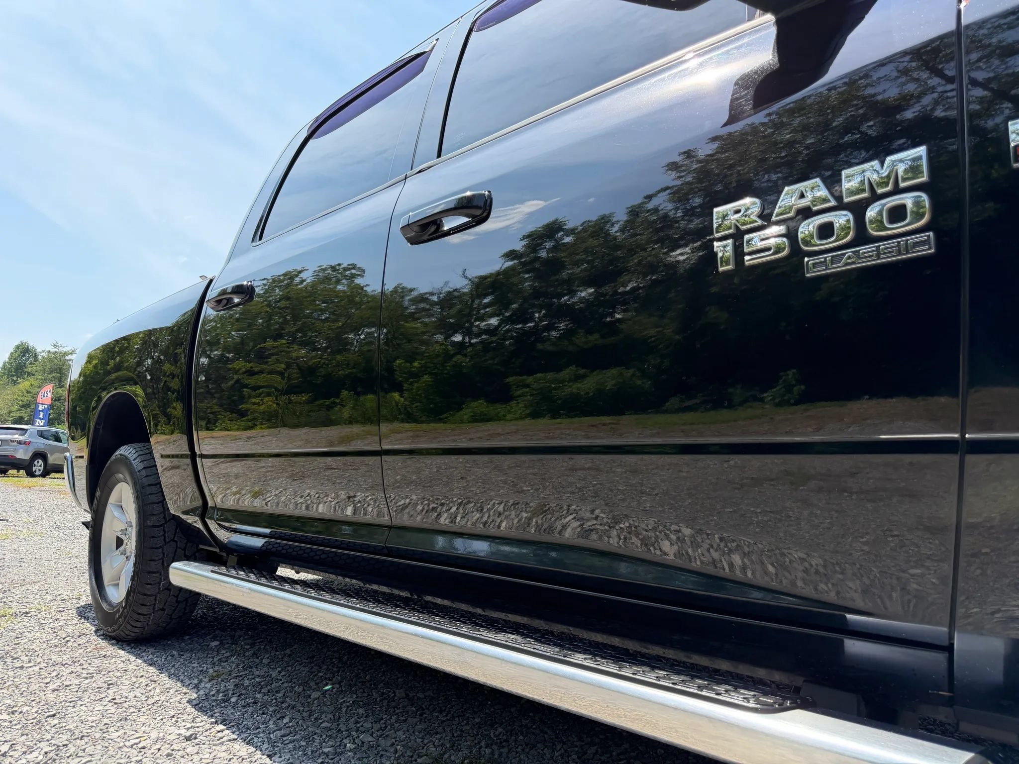 Used 2020 RAM 1500 Classic SLT w/ Luxury Group AWD/4WD image 9