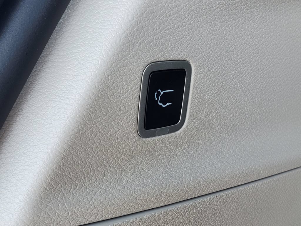 Used 2024 Chrysler Pacifica Limited w/ Uconnect Theater Family Group AWD/4WD image 33