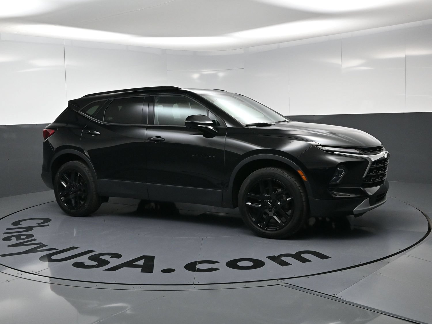 Used 2024 Chevrolet Blazer LT w/ Convenience Package FWD image 2