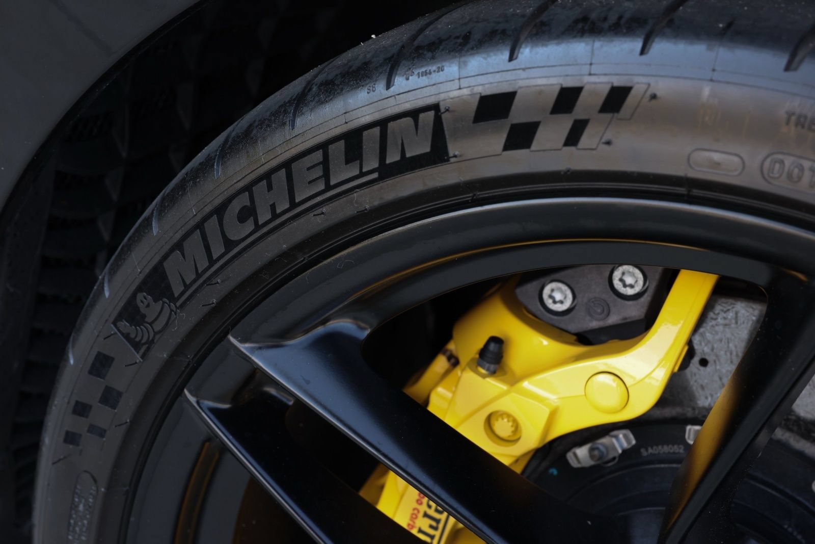 Used 2016 Ferrari 488 Spider RWD image 36