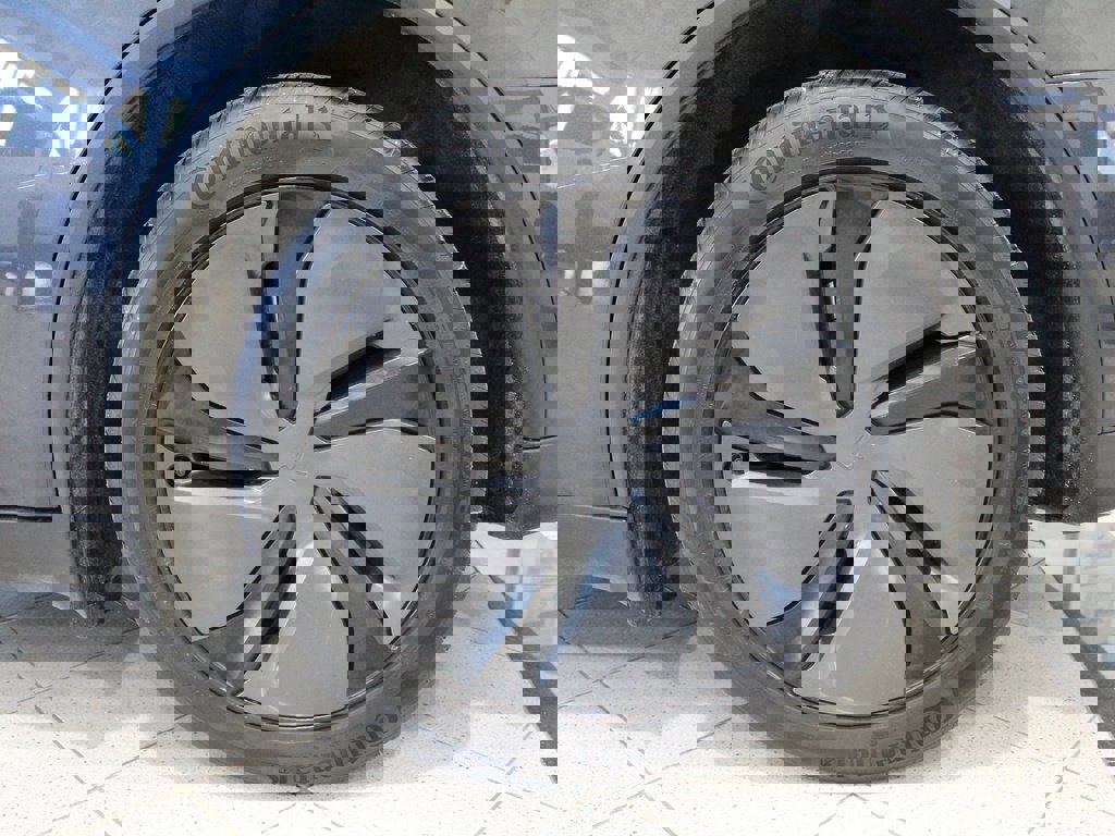 Used 2026 Tesla Model Y Long Range image 11